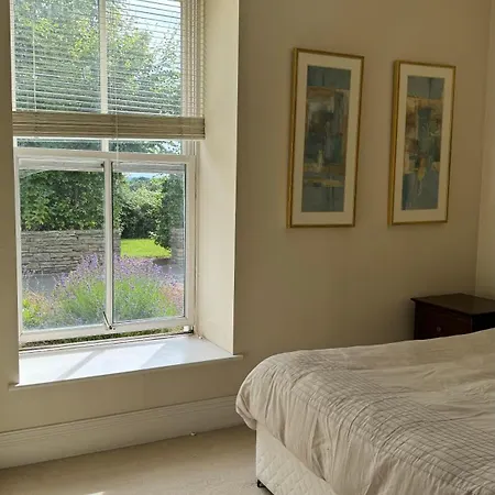 With Private Bathroom Close To Cork