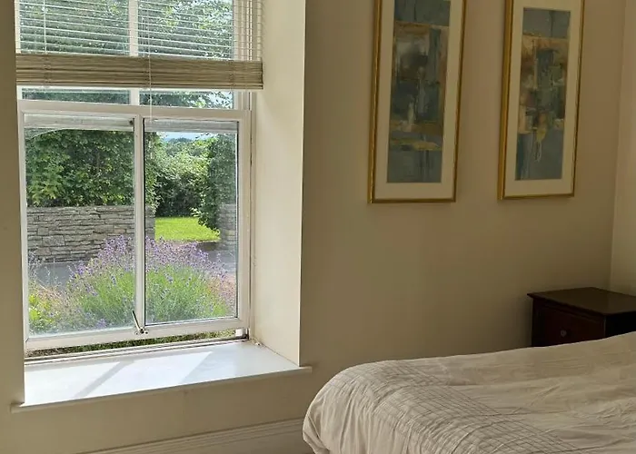 With Private Bathroom Close To Cork